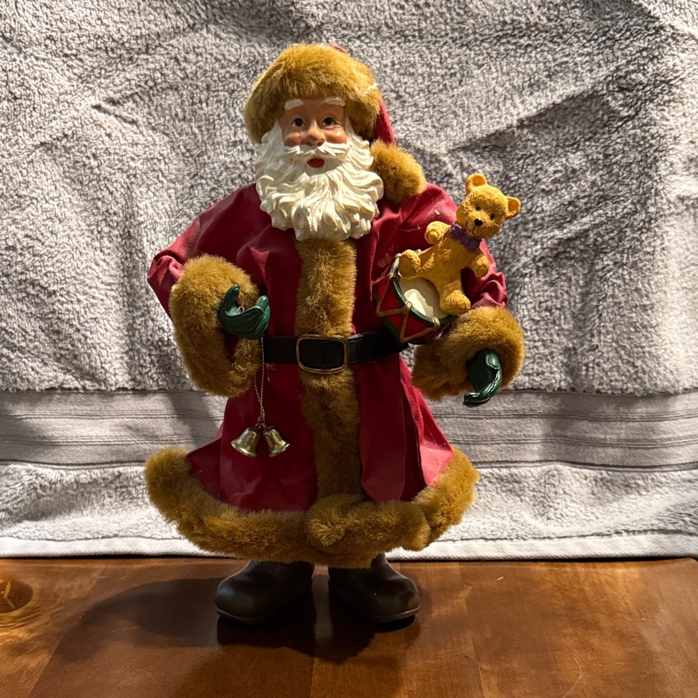 Vintage
Paper machete Santa